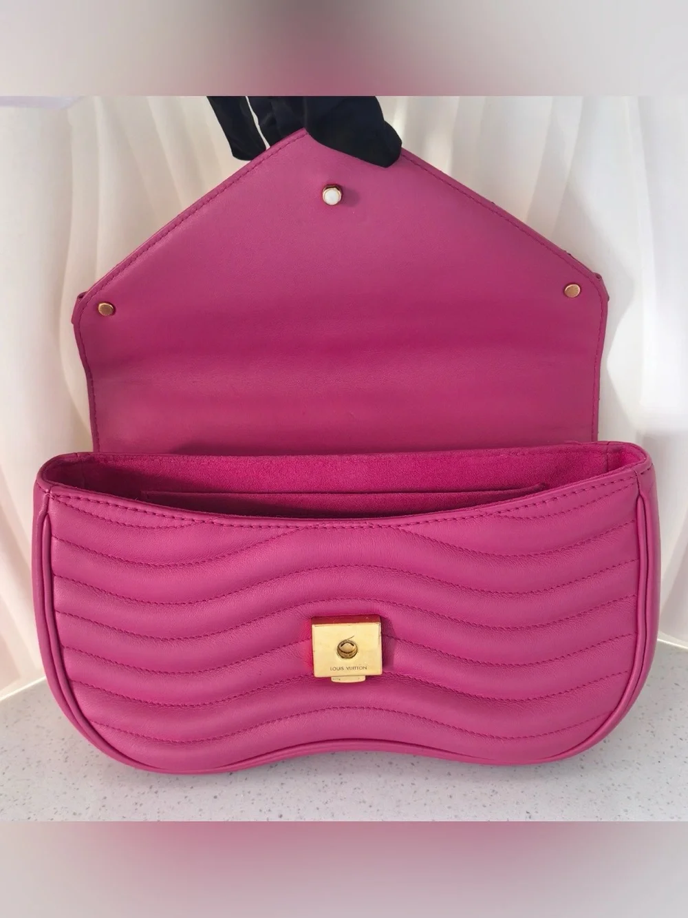 Louis Vuitton New Wave Chain bag MM Hot Pink Quilted Shoulder Bag - Picture 12 of 14